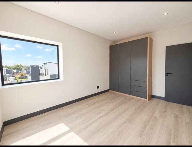 4 BEDROOM FREEHOLD FOR SALE IN FOUNTAINBROOK ESTATE